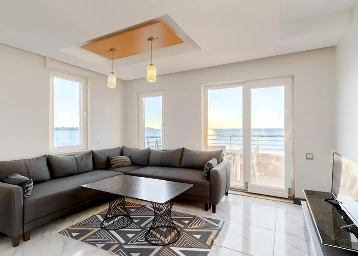 Apartment Heart Of The With Unique Views Of The Sea.