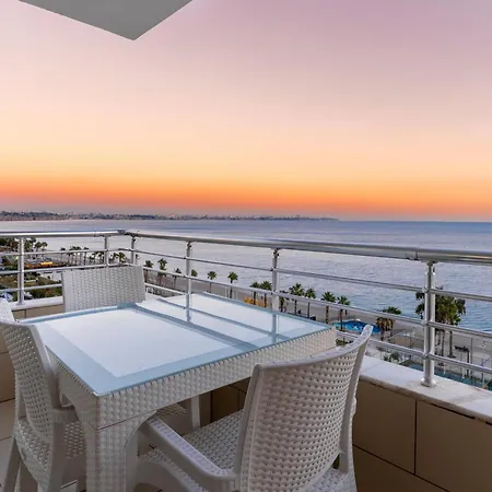 Heart Of The With Unique Views Of The Sea. Apartmán